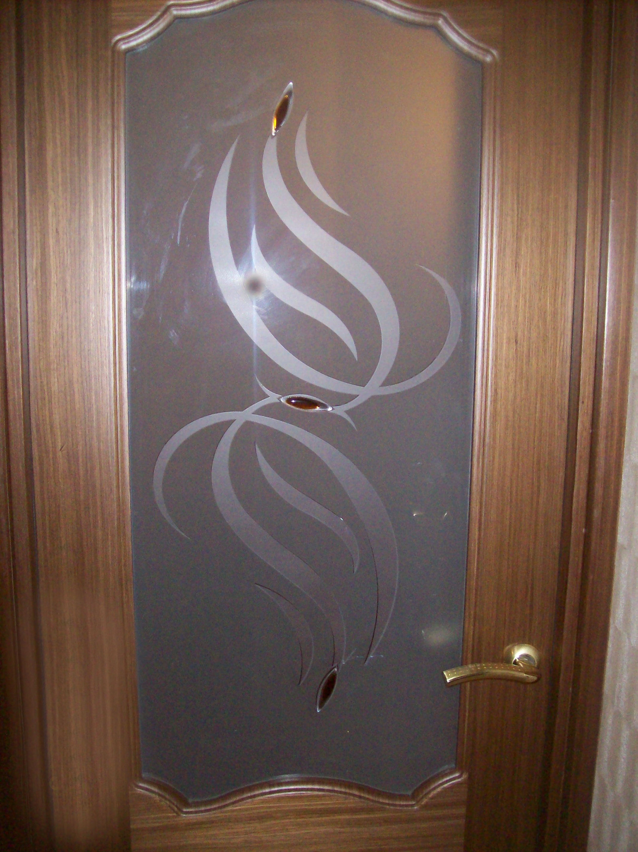 нужна замена разбитого стекла сколько стоит заменить разбитое стекло в двери Москва